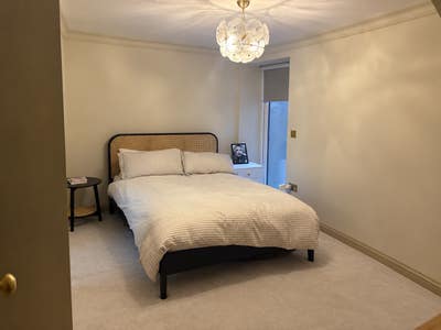 2 Bedrooms available in a 3 bedroom flat in Fulham Main Photo