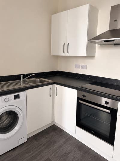 Modern Fully Furnished Room in a 2-Bedroom Flat Main Photo