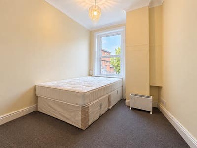 Studio Flat 71 High Road  Willesden Green NW10 2SU Main Photo