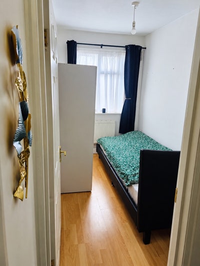 Single Room near Therapia Lane Tram Stop CR0 3DW Main Photo