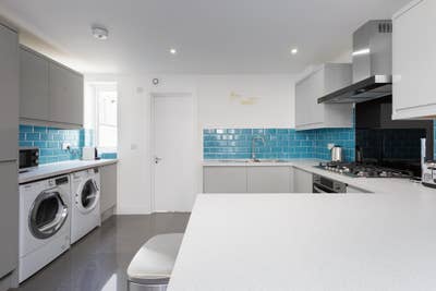 Room in a 5-Bedroom Professional House Share |  Main Photo