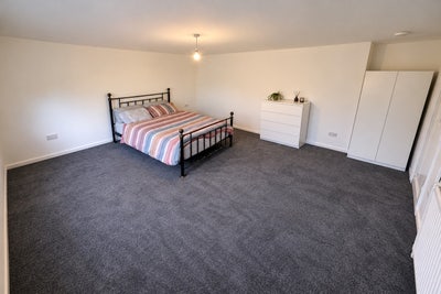 ✨ Spacious King Room | Bills Included | Greenwich  Main Photo