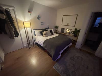 Spacious, Cozy En-Suite Available for the Holidays Main Photo