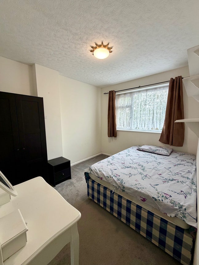 Double Bedroom Available in Feltham Main Photo