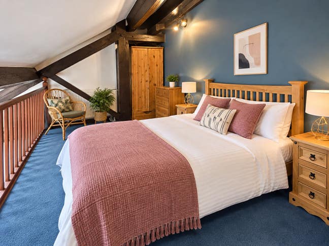 Stylish Loft-Style Apartment Vic Quays Parking! Main Photo