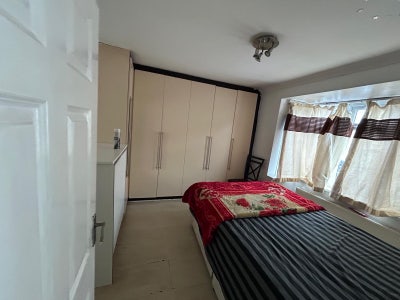 Spacious 3 bedroom detached bungalow available Main Photo