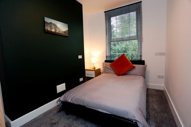 5* Google Reviews ~ Gated Parking ~ All Bills Inc Main Photo