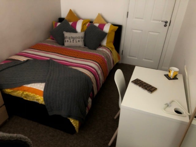 Double with Shower Room @ &pound;850 in Town Centre  Main Photo