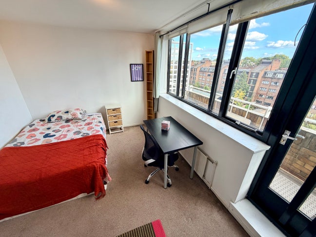 Move asap-Huge master+Balcony-Duplex 7m Earl's Ct Main Photo