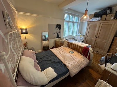 Room in friendly family home - commute to Bath Main Photo
