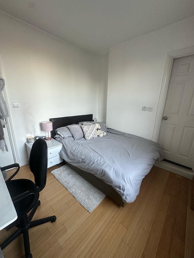 En-Suite double Bed room for rent Main Photo