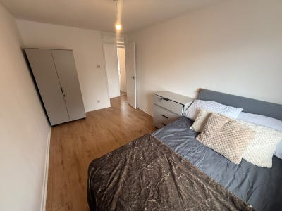 Spacious 6-Bedroom House in Cherbury I Bills Inclu Main Photo