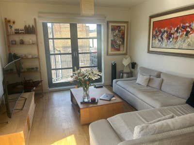 En-suite + modern build 1min from Limehouse DLR Main Photo