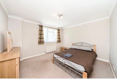 Spacious Double Room Available in Twickenham Main Photo