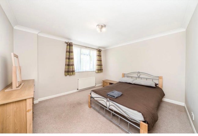 Spacious Double Room Available in Twickenham Main Photo