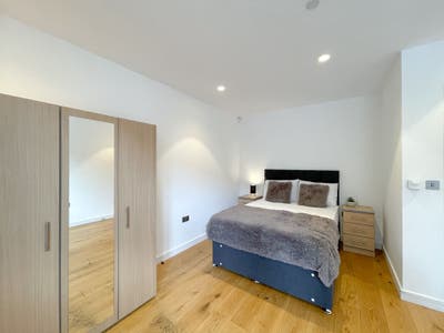 Modern Double Room in Amazing Earl's Court Flat  Main Photo