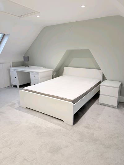 Spacious double in friendly house Main Photo