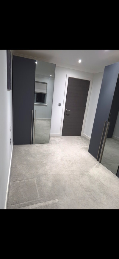 Room to rent in modern flat Main Photo
