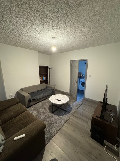 Looking for one flat mate in a 3 bed place  Main Photo
