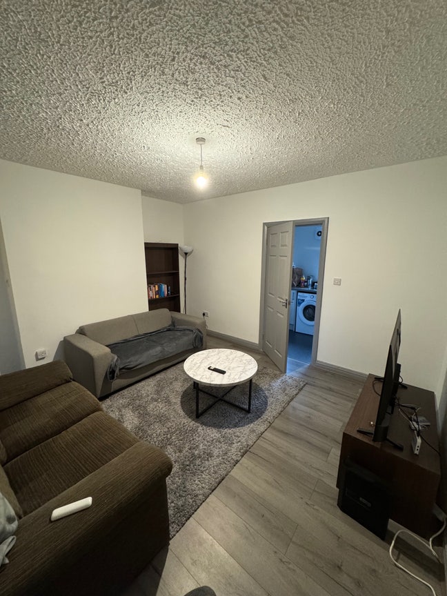 Looking for one flat mate in a 3 bed place  Main Photo