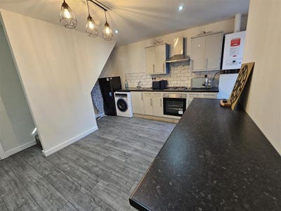 En-suite room - Bury Road, Bolton Main Photo