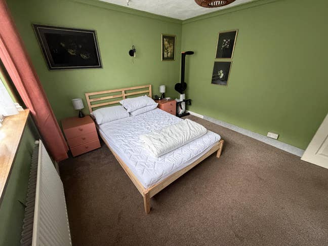 Large double room in quiet house share Main Photo