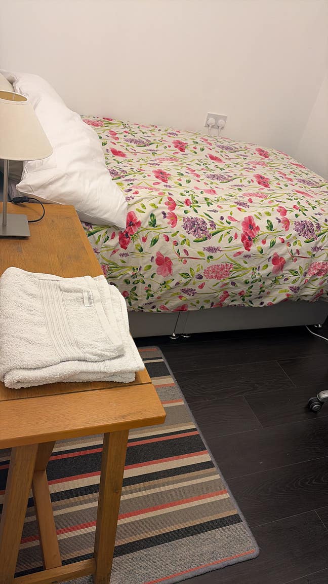 Furnished double  room + separate bathroom Main Photo