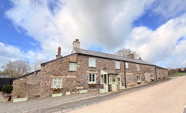 Beautiful Country Home -Professional Lodger Wanted Main Photo