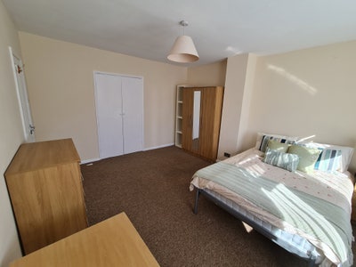  Large/Spacious  Dble  Rm  &pound;795pcm   TW15 Main Photo