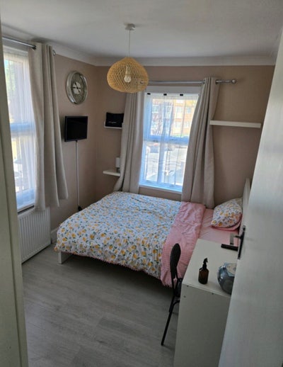 Looking for someone to take over my room Main Photo