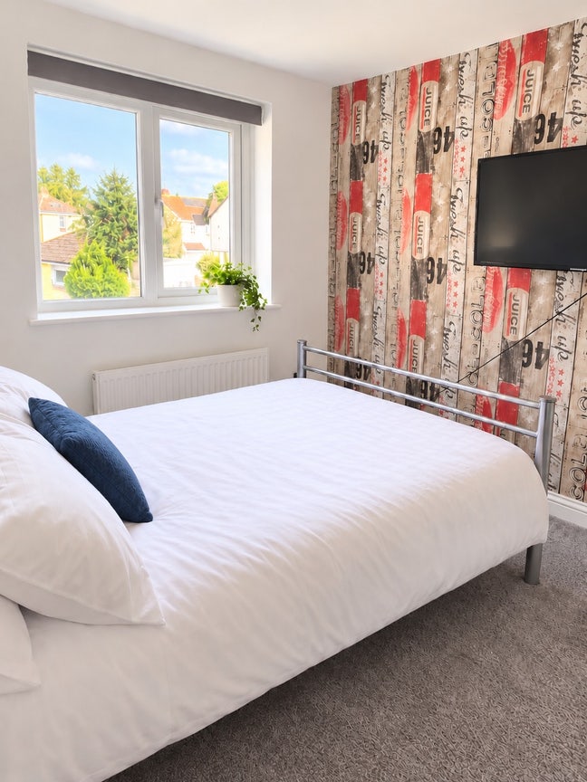 Lovely bright large DOUBLE room with a new bed Main Photo