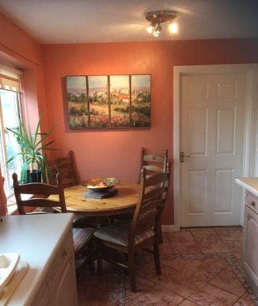 Exec Home. Private Bathroom. Easy Commuter Links. Main Photo