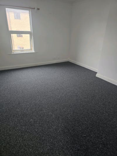 Double Room to Let.  Main Photo