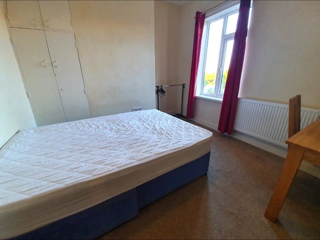 Good-Sized Double Room Available – Bills Included  Main Photo