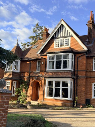 Large double room in large Victorian property Main Photo