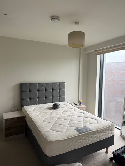 En-suite bedroom with bath (available asap)  Main Photo