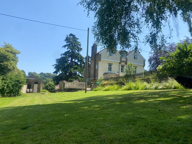 Beautiful 2 Bed Country Apartment – Bills Inc Main Photo