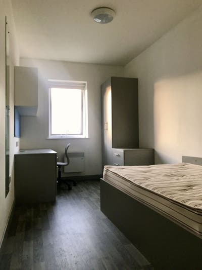 Silver Ensuite Room Available at The Maltings.  Main Photo