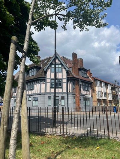 Large En Suite in Peckham Main Photo