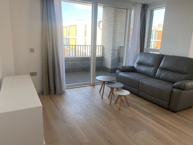 Double ensuite in a modern flat Main Photo