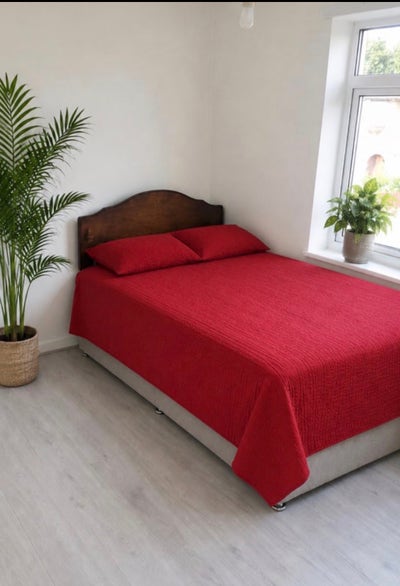Spacious En-suite Main Photo