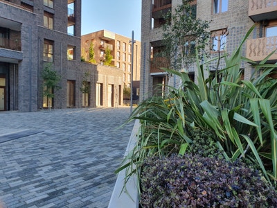 Beautiful 2 Bedroom Flat To Let, East London, IG1 Main Photo