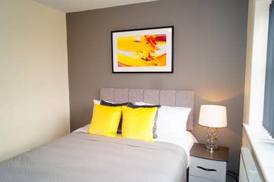 Bright & Modern Room | Quiet Neighborhood 🌿 Main Photo