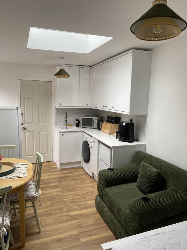 Independent guest room within a house  Main Photo