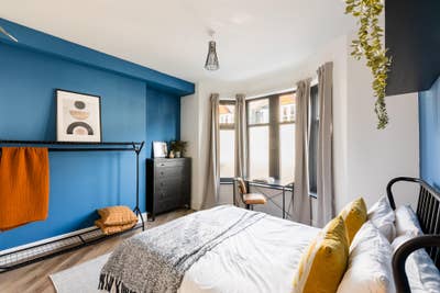 En-suite room 3min walk to UHW, all bills included Main Photo