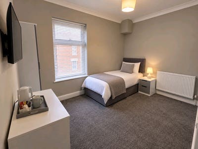 🏡 2 Ensuite Rooms Available – Devon Street, LA13 Main Photo