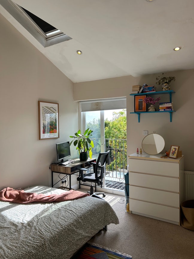 Sunny room with en-suite & balcony in Finny P! Main Photo