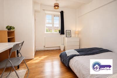 3 Double Room in the Heart of Camden  Main Photo