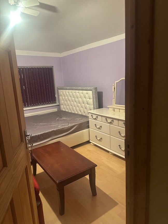 Spacious King-Sized Room for Rent  Main Photo