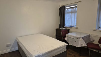 One Ensuit 2bed room Main Photo